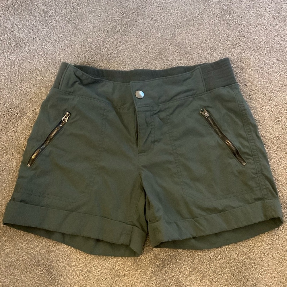 Athleta Green shorts size 6
